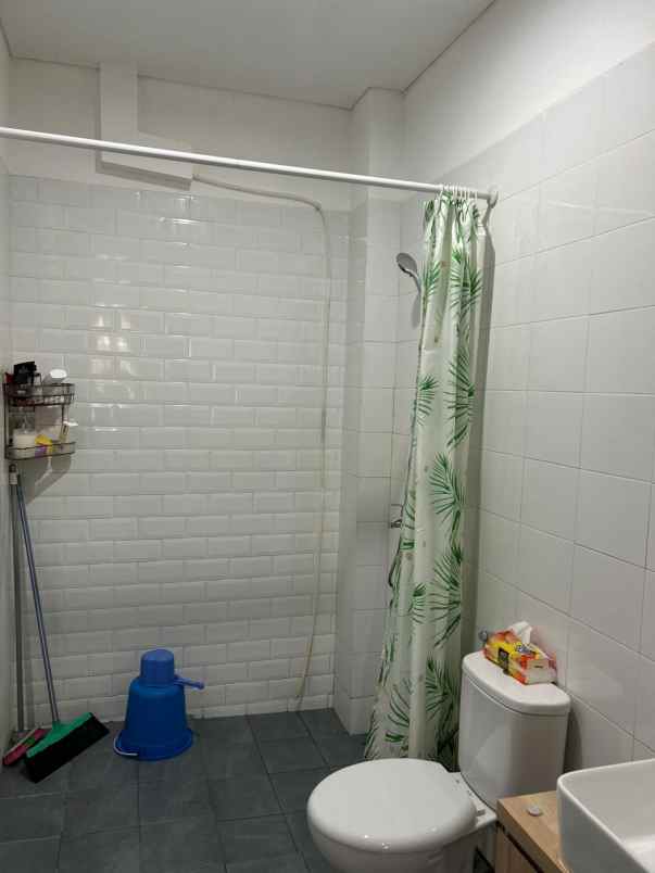 dijual rumah di legenda wisata full furnish