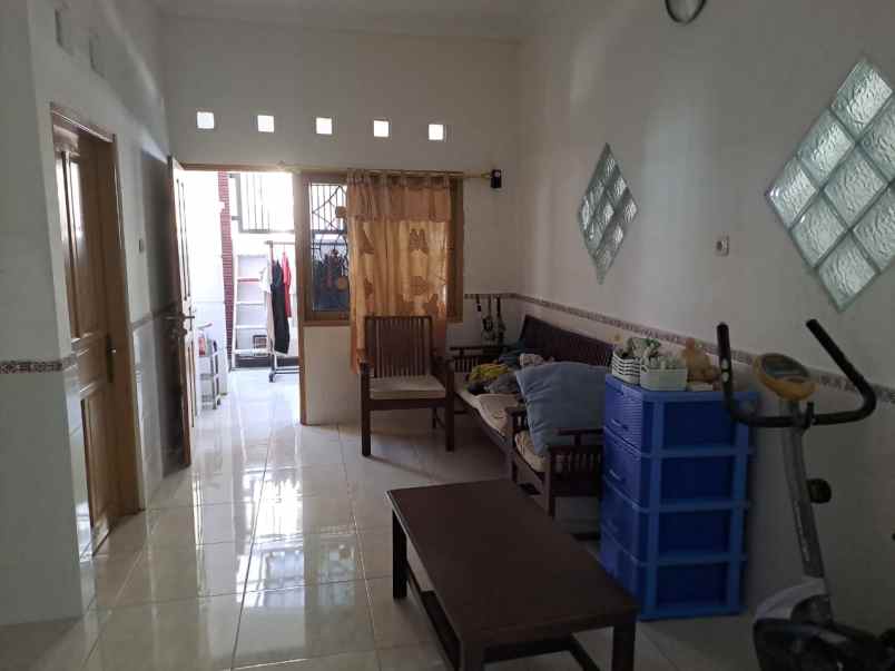 dijual rumah di perumahan griya delanggu indah f4