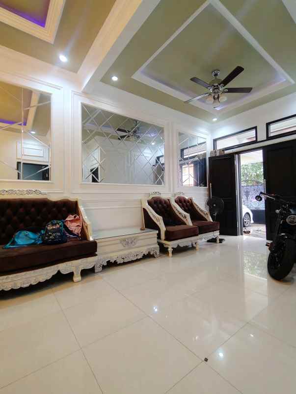 dijual rumah duren sawit