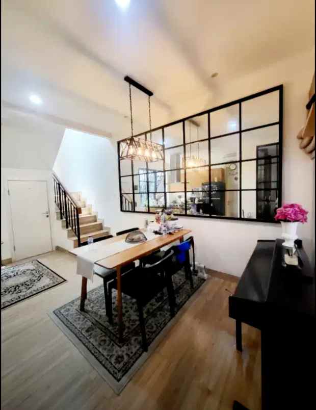 dijual rumah elista village paramount