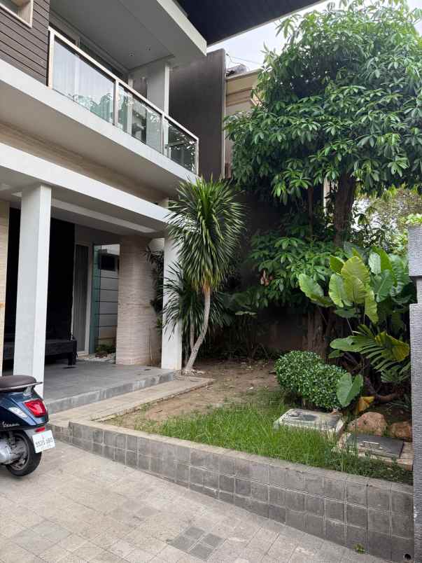 dijual rumah galaxy bumi permai araya 1