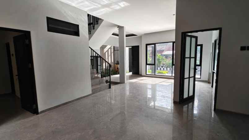 dijual rumah gayungsari barat