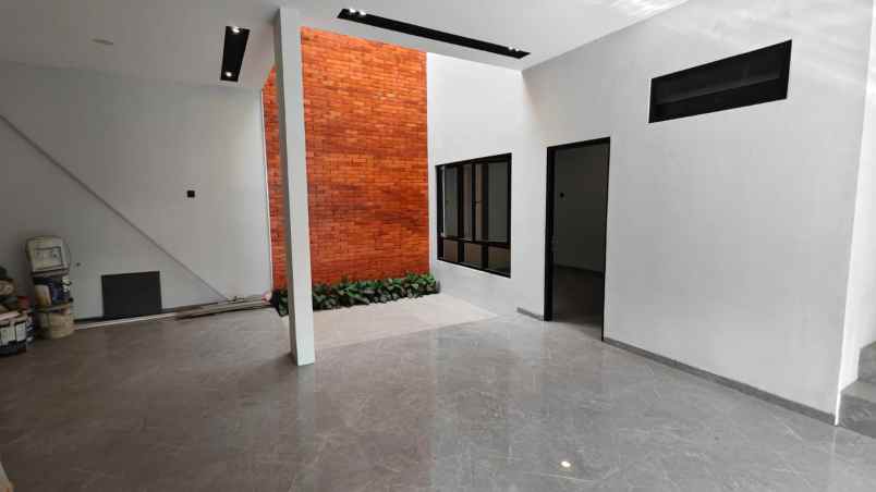 dijual rumah gayungsari barat