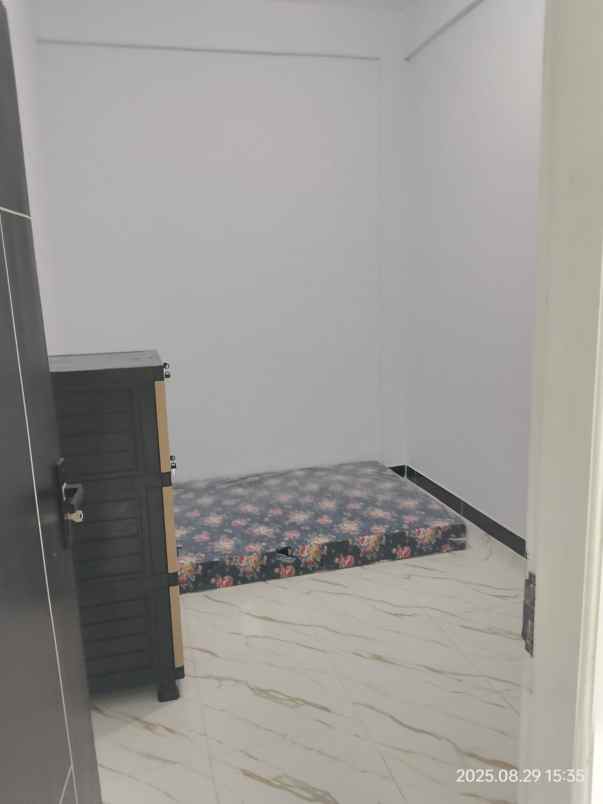 dijual rumah geluran sepanjang taman