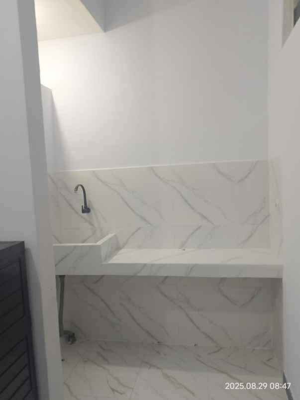 dijual rumah geluran sepanjang taman