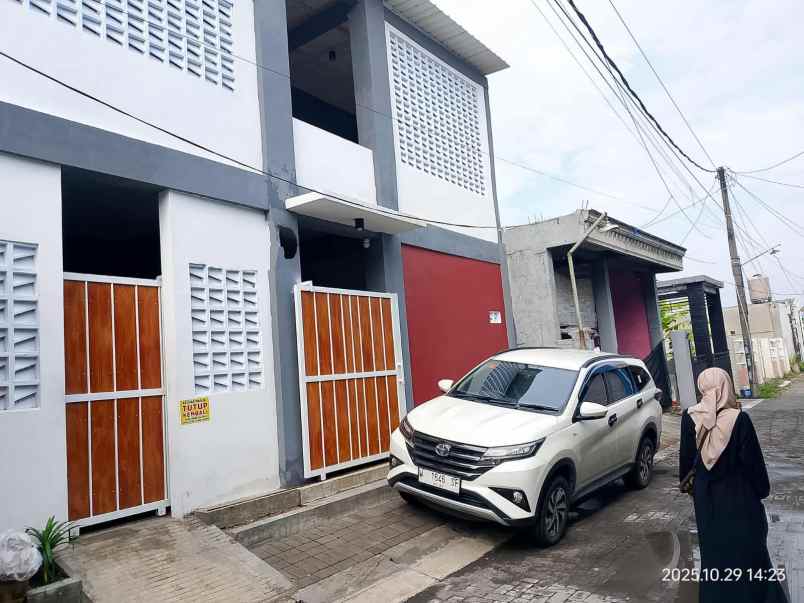 dijual rumah geluran sepanjang taman