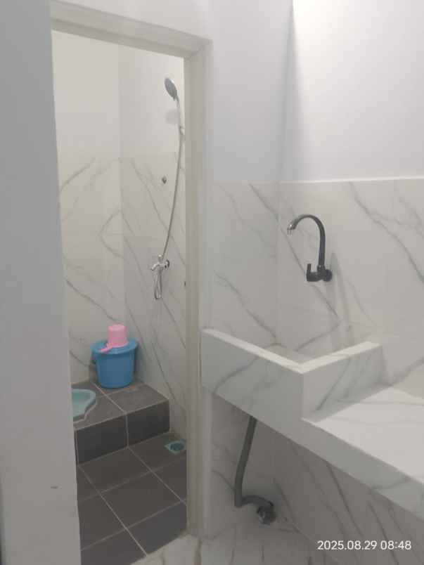 dijual rumah geluran sepanjang taman