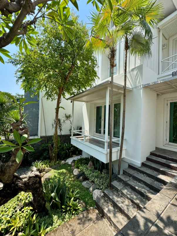 dijual rumah graha famili