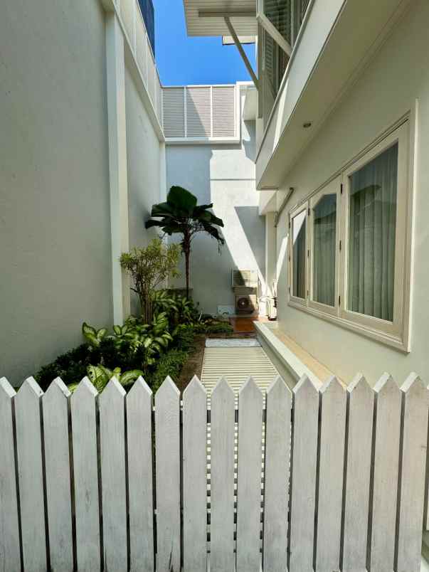 dijual rumah graha famili