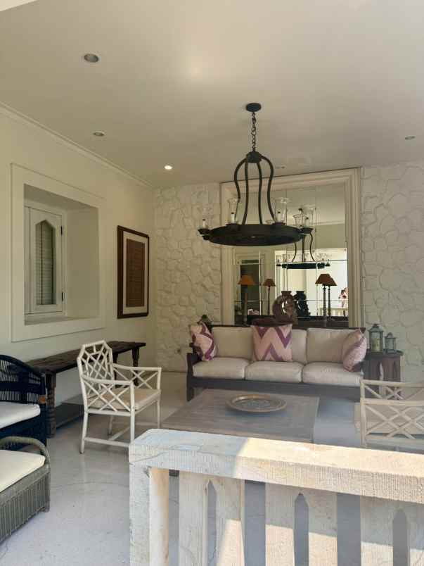 dijual rumah graha famili