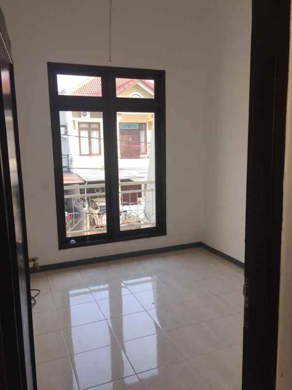 dijual rumah graha sampurna babatan