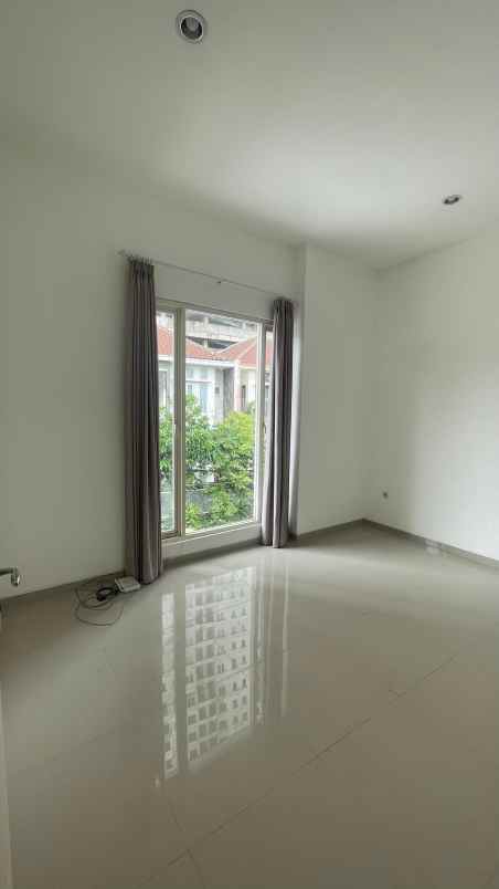 dijual rumah graha santosa