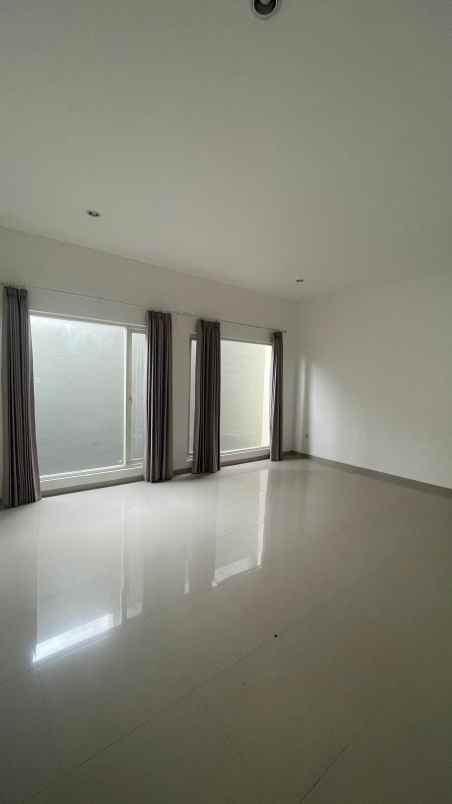 dijual rumah graha santosa