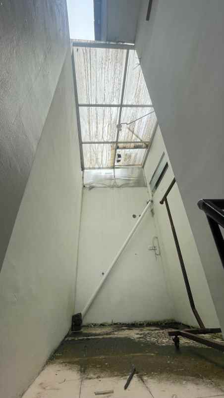 dijual rumah graha santosa