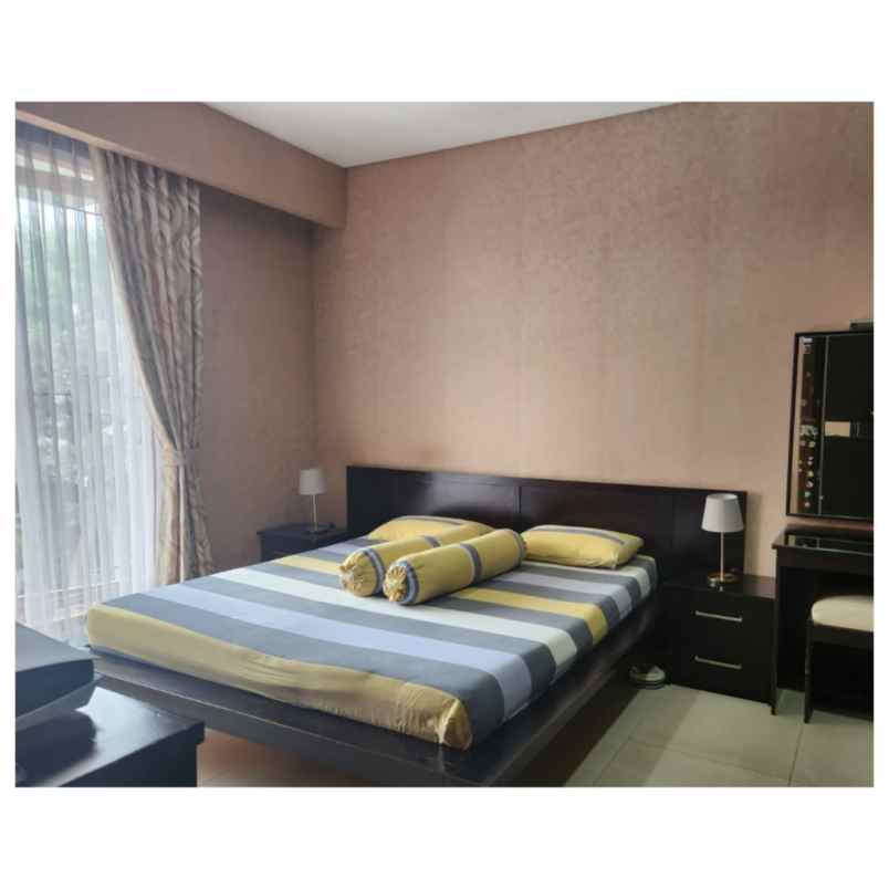 dijual rumah greenwoods townhouse