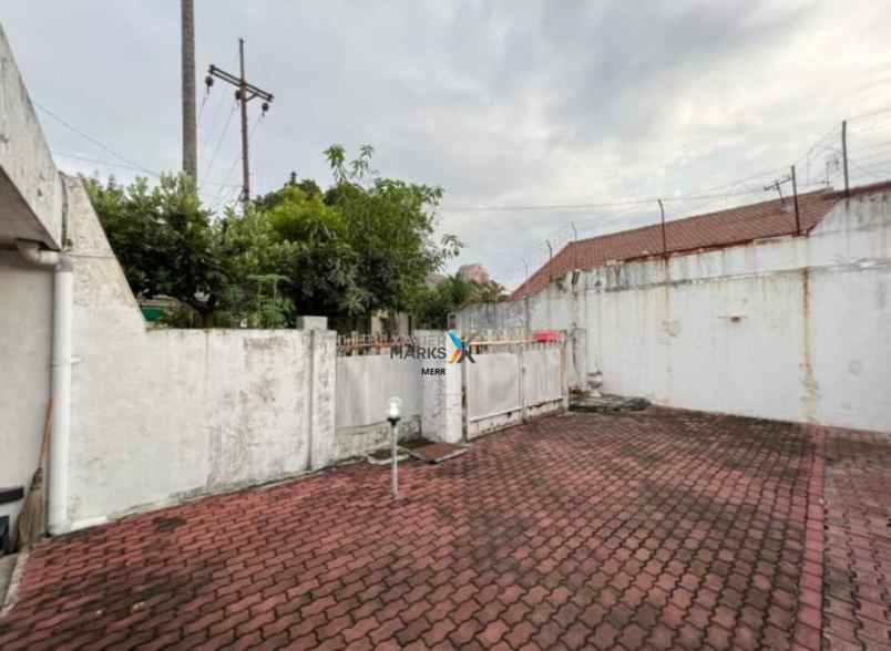 dijual rumah hitung tanah darmo permai timur
