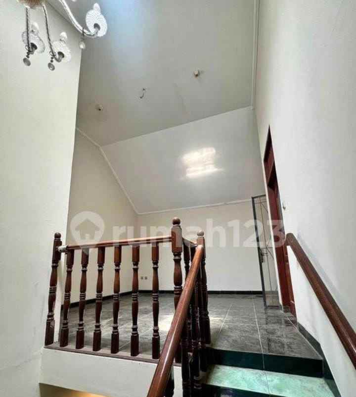 dijual rumah jalan anyelir ii kemang