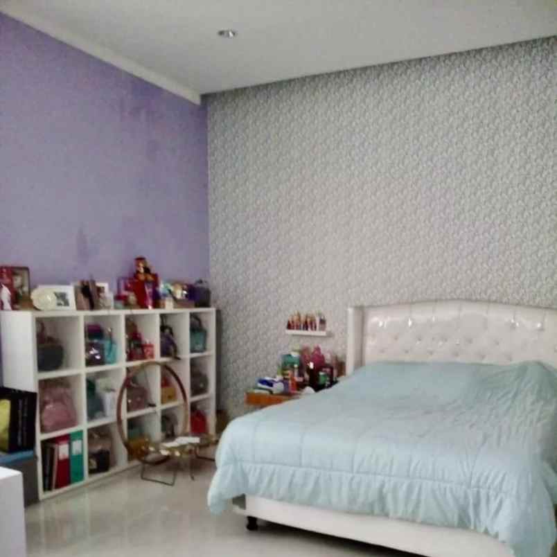 dijual rumah jalan aries indah i