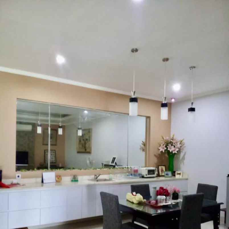 dijual rumah jalan aries indah i