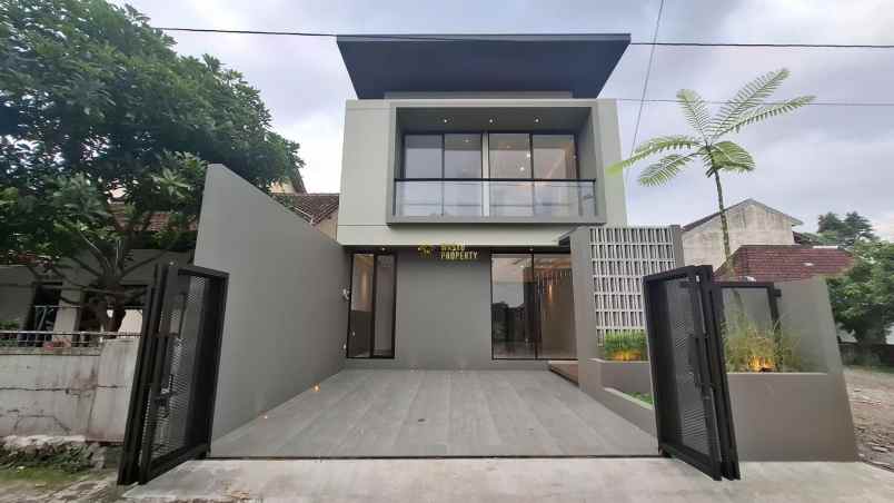 dijual rumah jalan kaliurang km 10