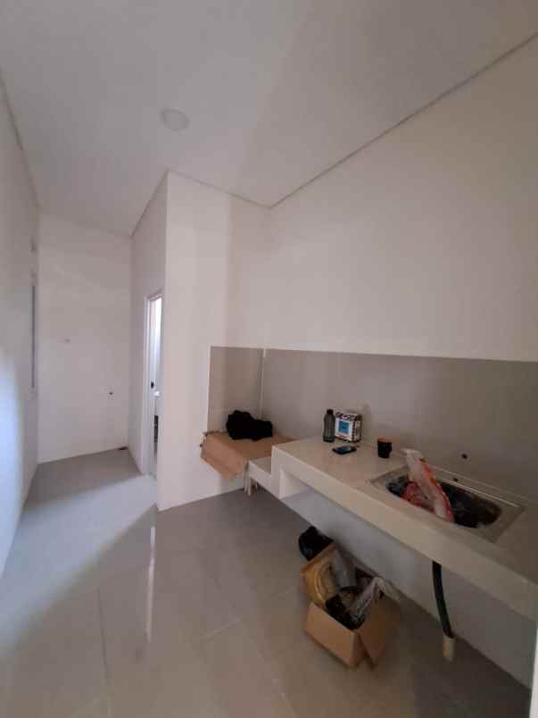 dijual rumah jalan kekupu bedahan