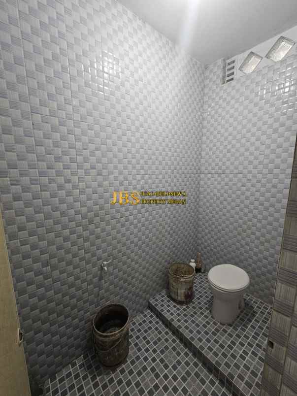 dijual rumah jalan metal raya