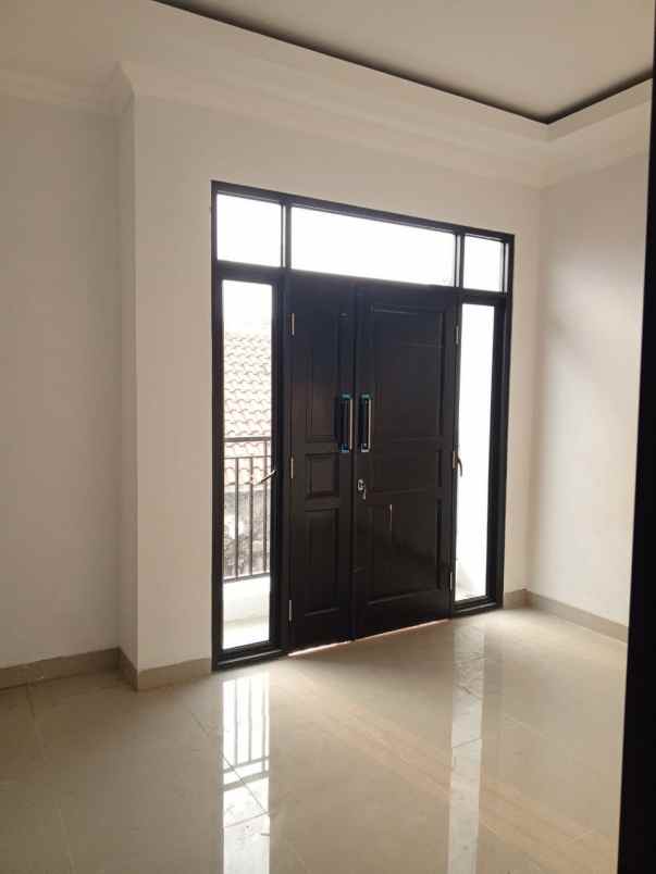 dijual rumah jalan raya jagakarsa