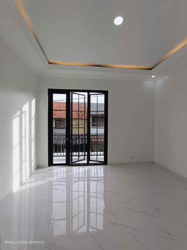 dijual rumah jalan raya komplek cinere