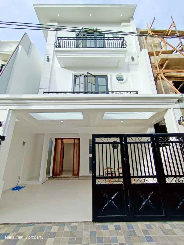 dijual rumah jalan raya komplek cinere