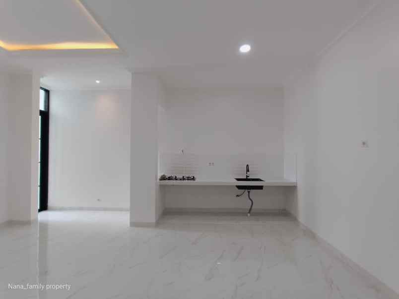 dijual rumah jalan raya komplek cinere