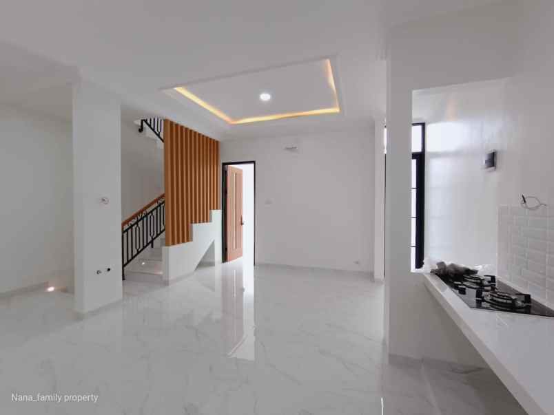 dijual rumah jalan raya komplek cinere