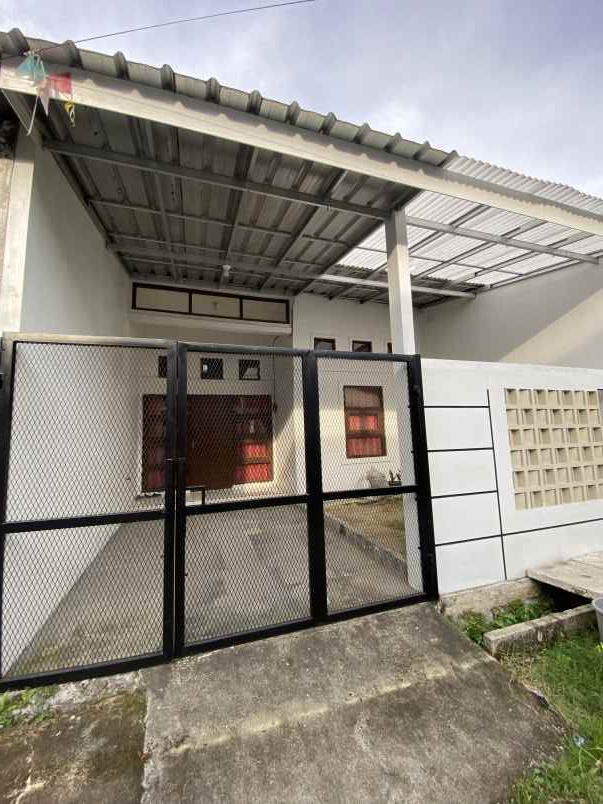 dijual rumah jalan raya megu cisoka