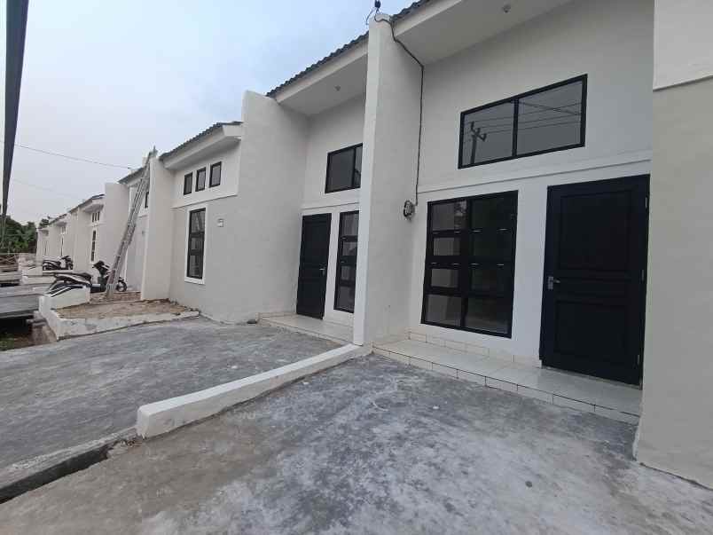 dijual rumah jalan raya megu cisoka