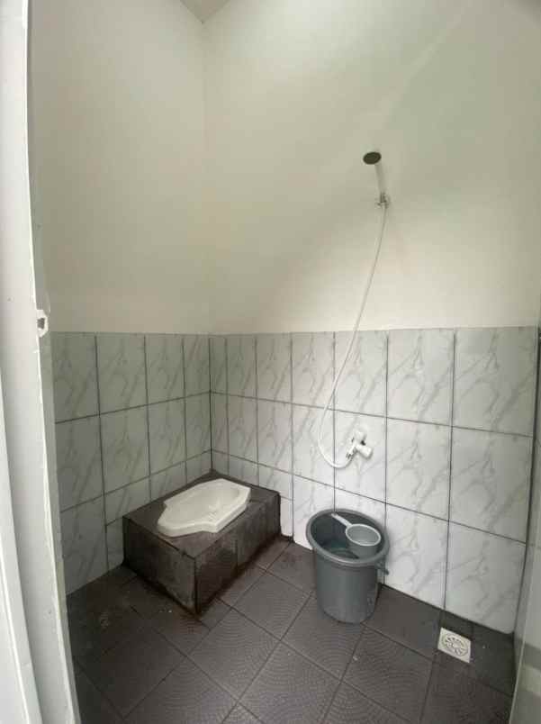dijual rumah jalan raya megu cisoka