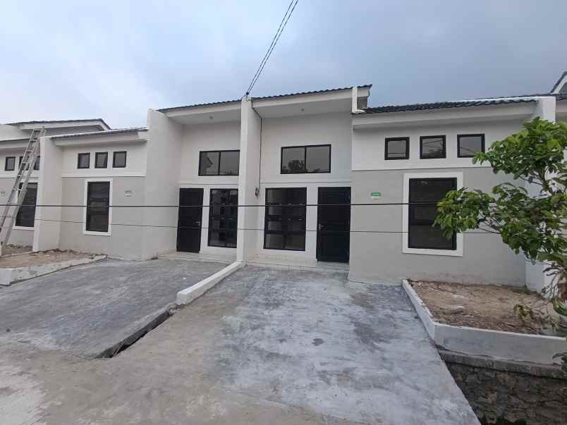 dijual rumah jalan raya megu cisoka