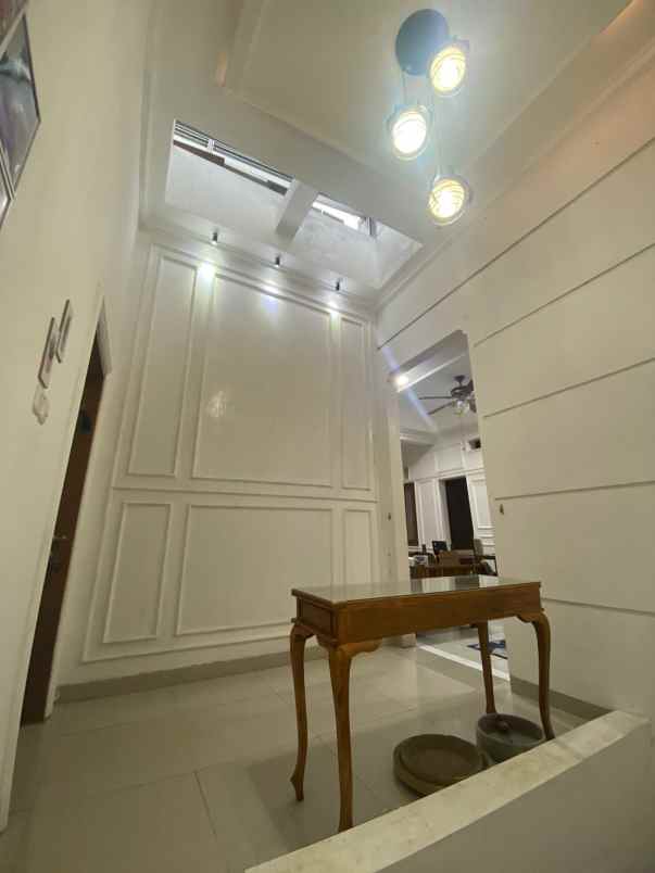 dijual rumah jalan raya veteran bintaro