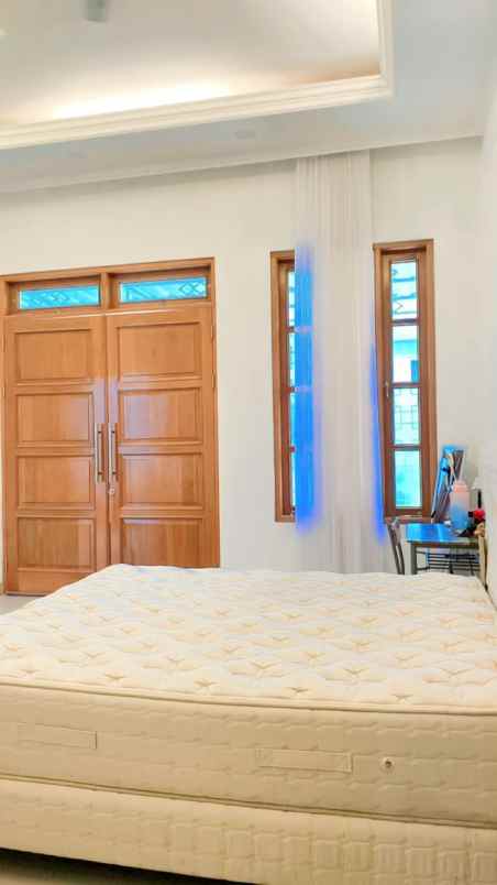 dijual rumah jalan raya veteran bintaro