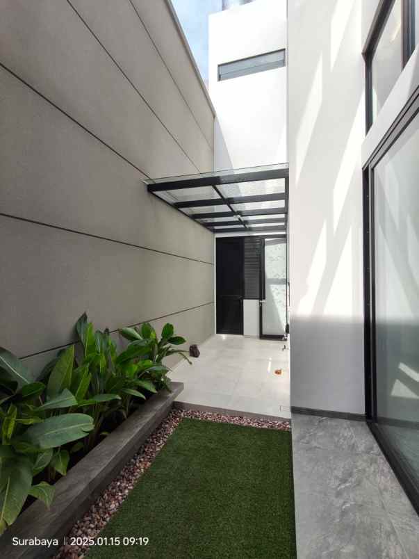 dijual rumah jalan royal park