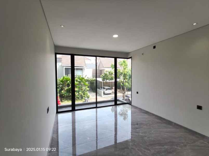 dijual rumah jalan royal park