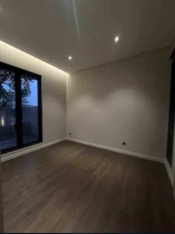 dijual rumah jalan royal residence
