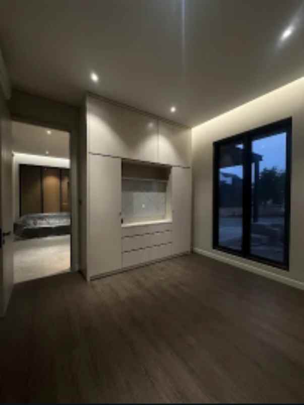 dijual rumah jalan royal residence