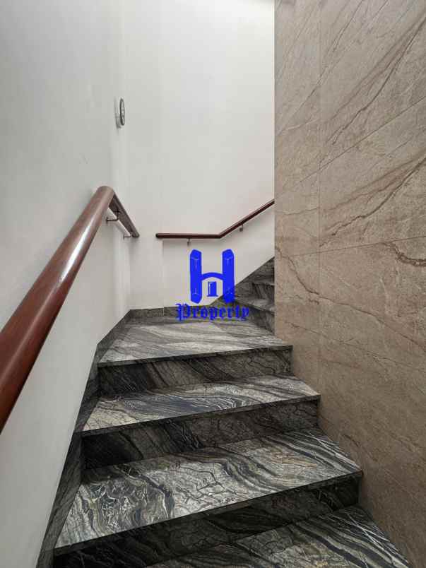 dijual rumah jalan s parman daerah petisah