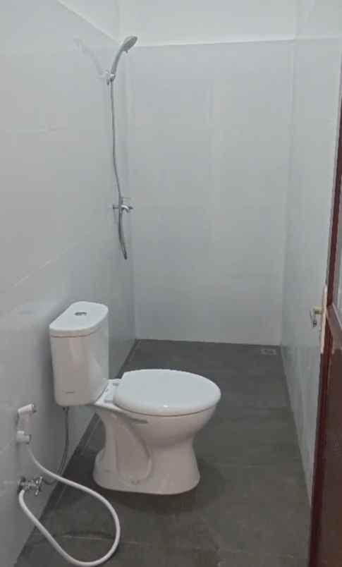 dijual rumah jalan suradipa peguyangan