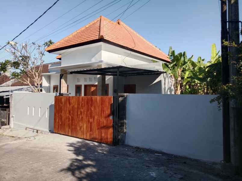 dijual rumah jalan suradipa peguyangan