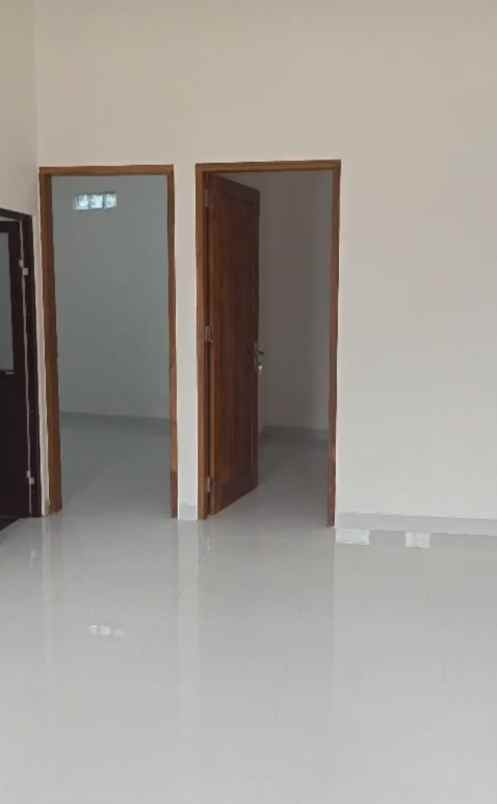 dijual rumah jalan suradipa peguyangan