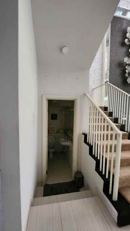 dijual rumah jalan wisata bukit mas