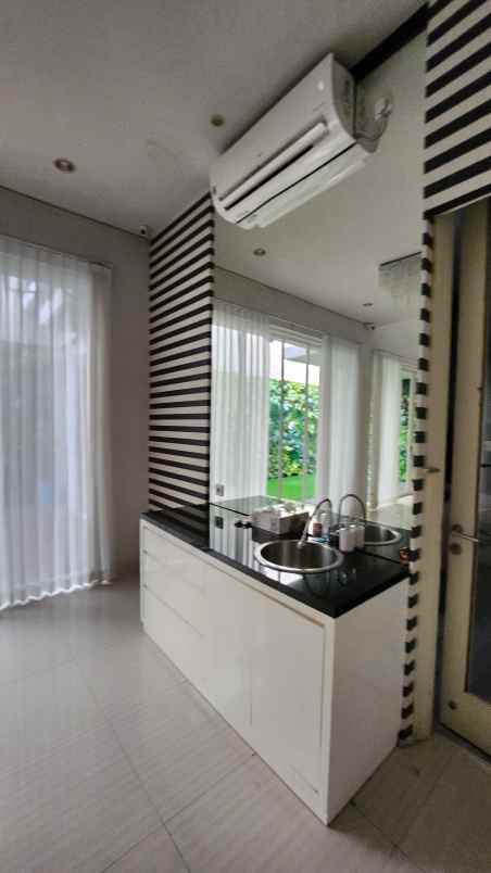 dijual rumah jalan wisata bukit mas