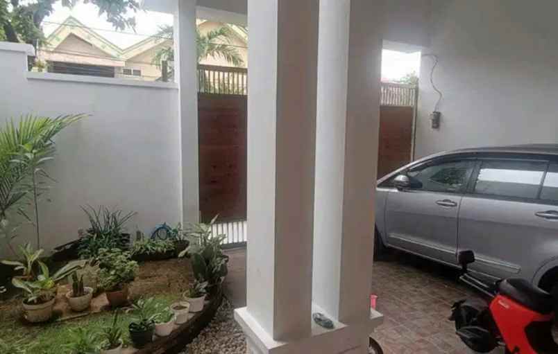 dijual rumah jl barata jaya baratajaya
