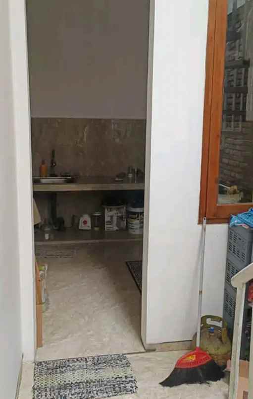 dijual rumah jl barata jaya baratajaya