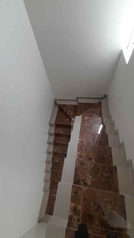 dijual rumah jl batu indah batununggal